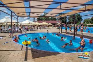 Отель Hotel Alinalex - Paradisul Acvatic Брашов Двухместный номер с 1 двуспальной кроватью и бесплатным трехчасовым посещением аквапарка города Брашов-5